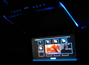Автомобильный потолочный монитор 15.6 со встроенным Full HD медиаплеером ERGO ER156FH (бежевый)